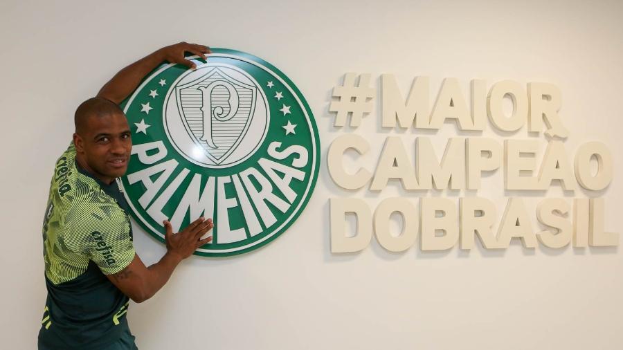 Jaílson tem contrato até dezembro mas quer continuar no Palmeiras em 2022.